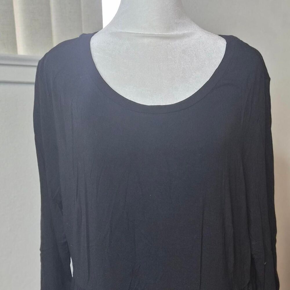 Avenue Women's Black T-shirt